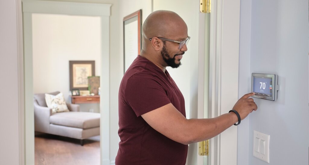 adjusting the thermostat because of humidity in florida